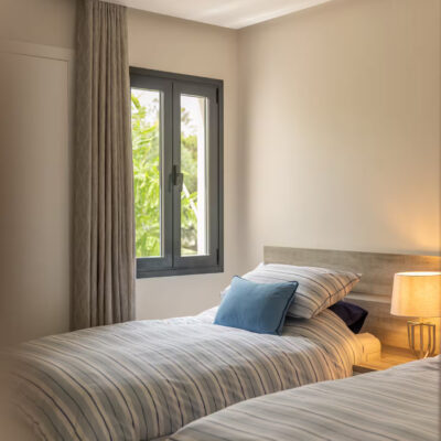 0fbef5ef-ef86-49a3-b759-d857b0f2095a