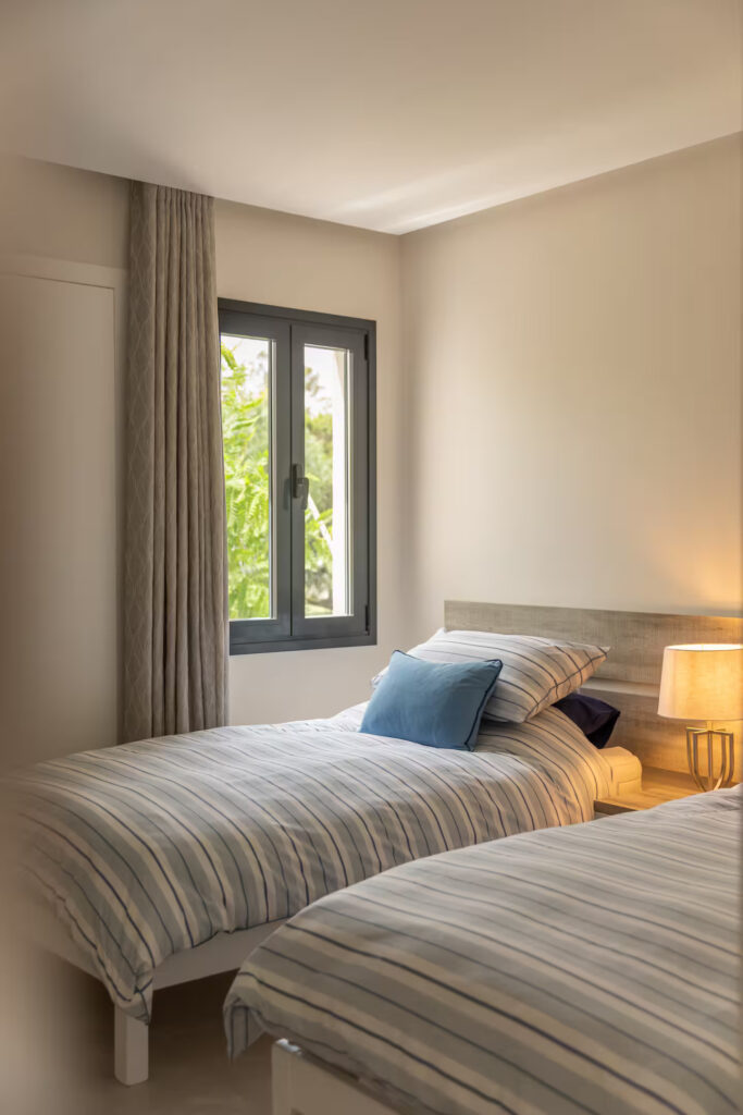 0fbef5ef-ef86-49a3-b759-d857b0f2095a